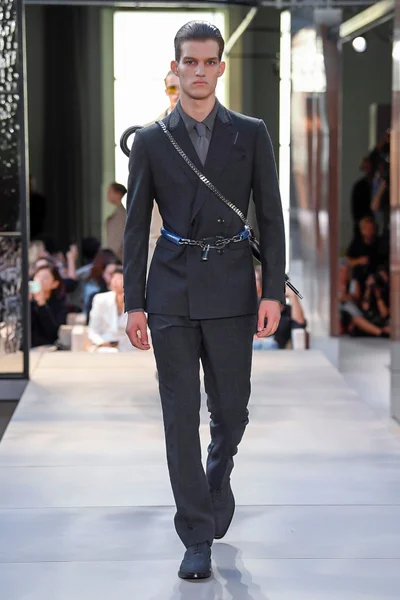 Look 50